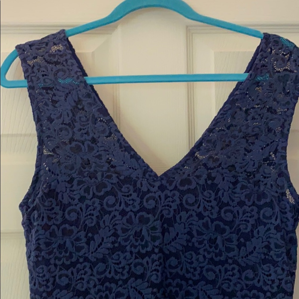 Queen Mum stretchy lace dress